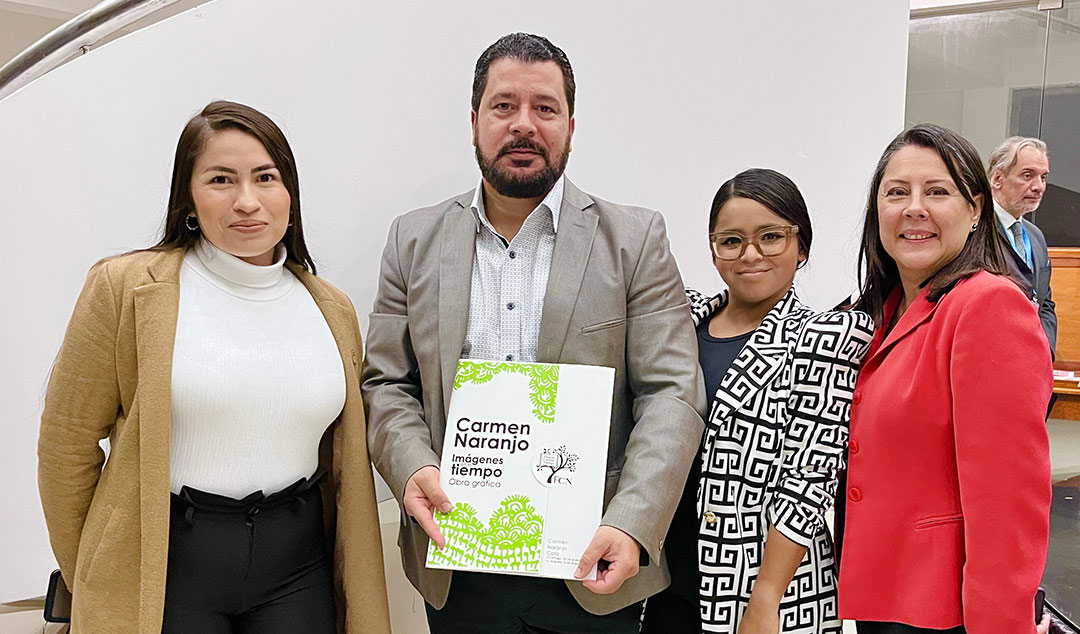 Fundación Carmen Naranjo entrega Carpeta Conmemorativa: “Imágenes en el Tiempo” a Universidad San Marcos.