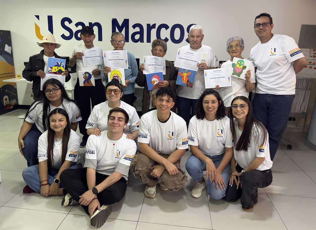 Adultos mayores fortalecen creatividad en taller “Enredados” 